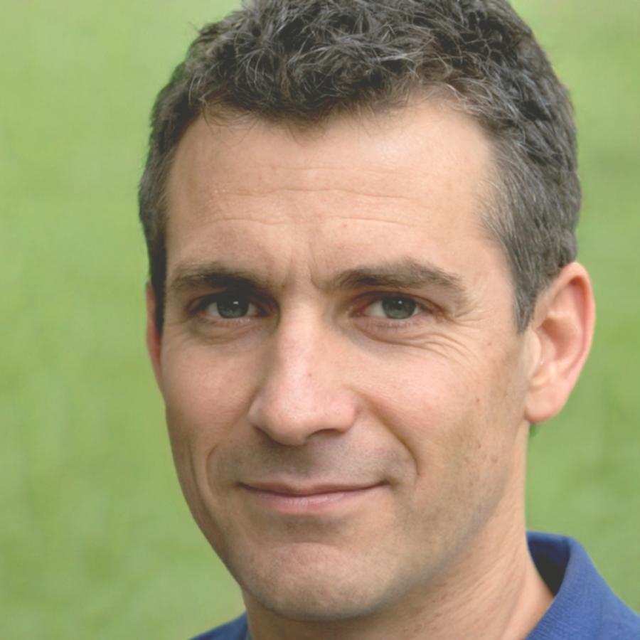 Instructor Carlos Mendoza